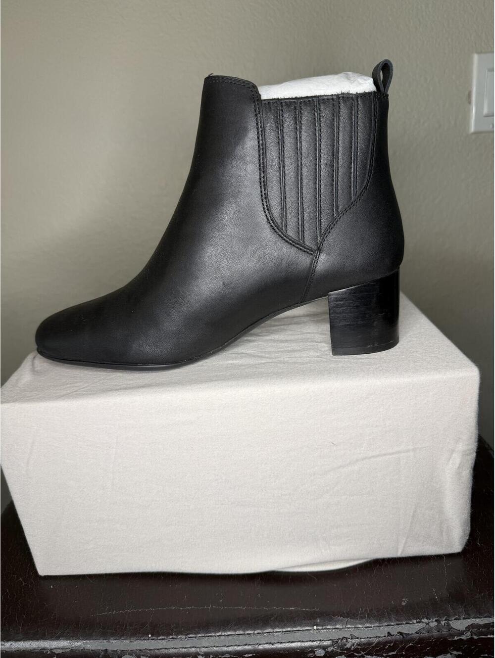 Abeo Plaza Chelsea Boot size 9